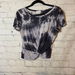 FREE KISSES TIE DYE SHORT SLEEVE FRONT KNOT TOP